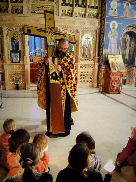 Procesiunea scoaterii Sfintei Cruci